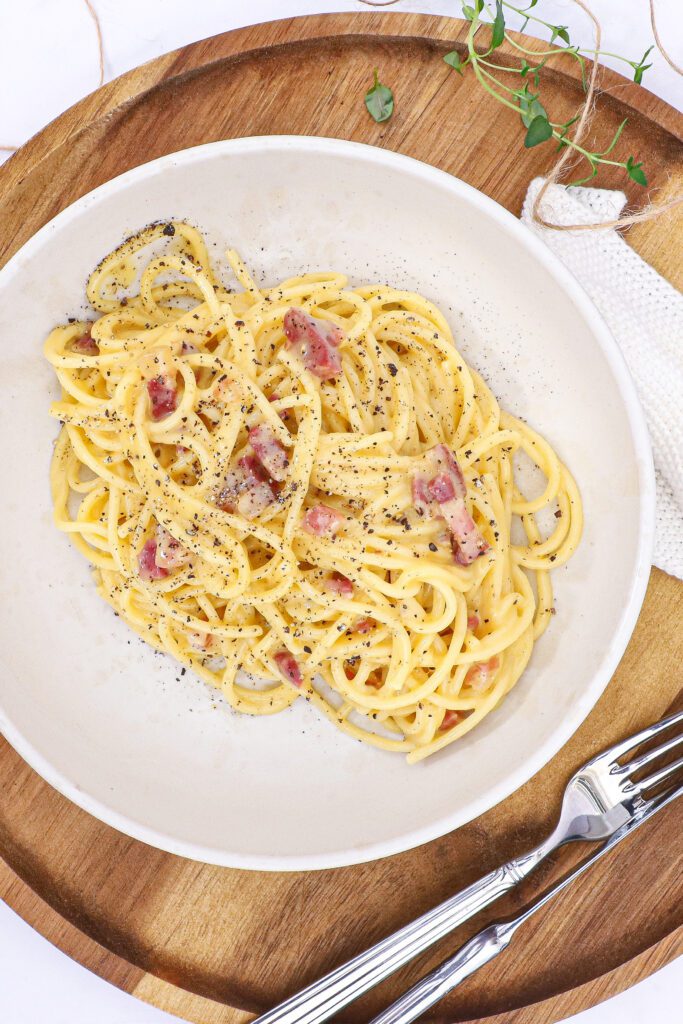 Spaghetti carbonara - Opskrift på klassisk carbonara med æg