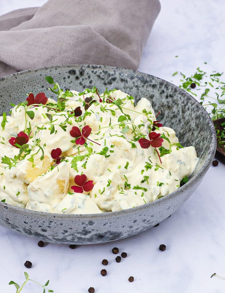 Klassisk kartoffelsalat - Opskrift på klassisk kartoffelsalat