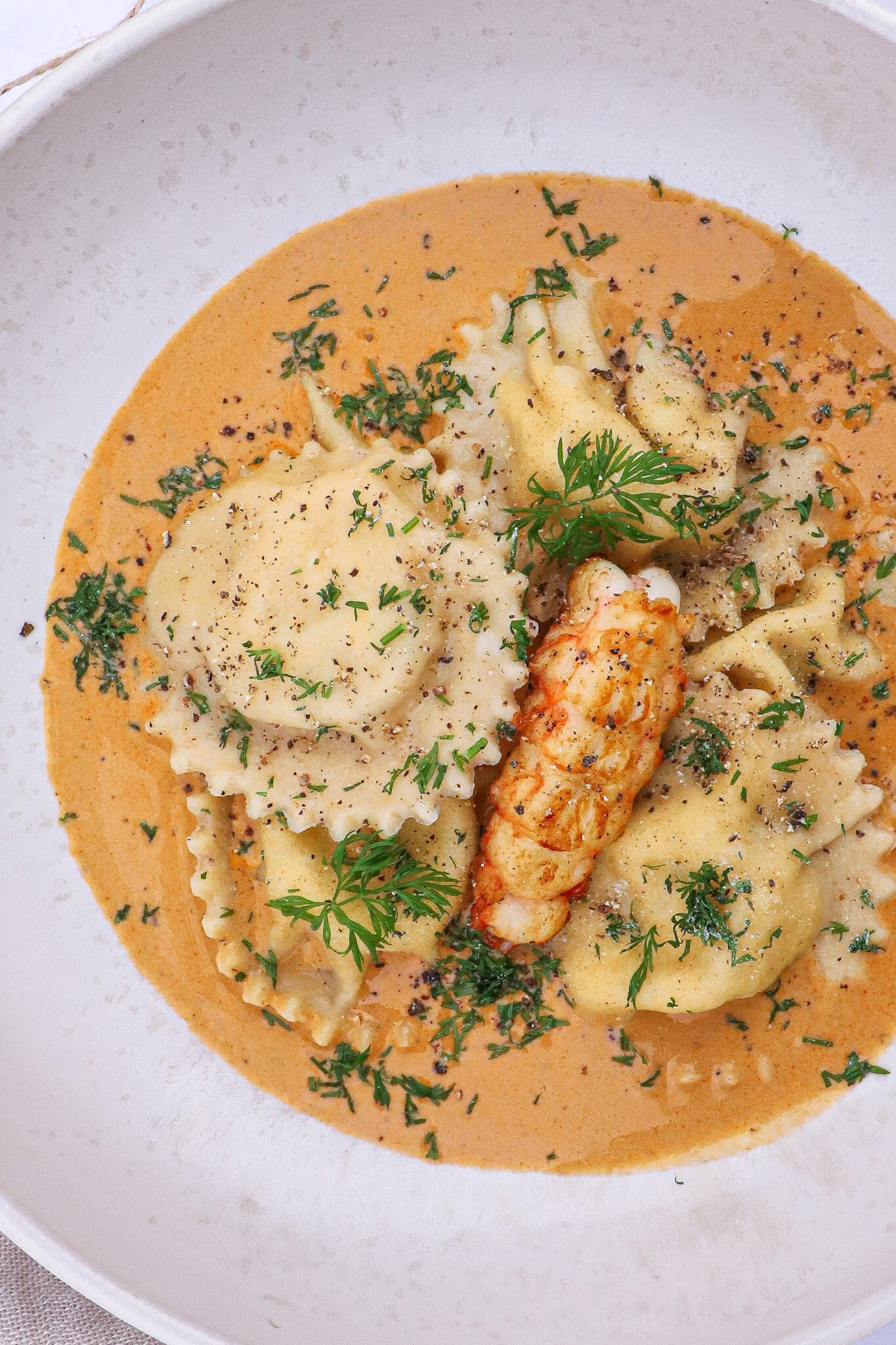 Ravioli med jomfruhummer Opskrift med jomfruhummer og bisque