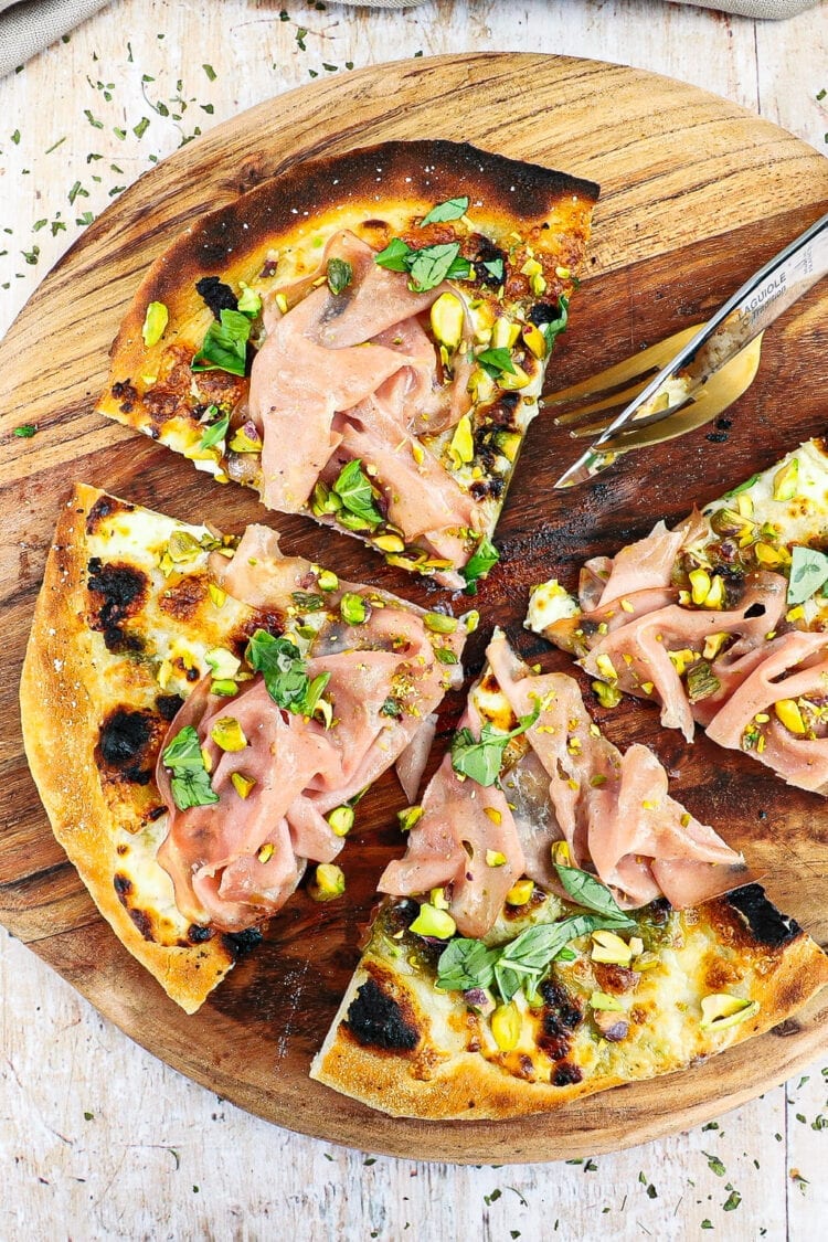 Pizza mortadella Opskrift på pizza bianco med mortadella