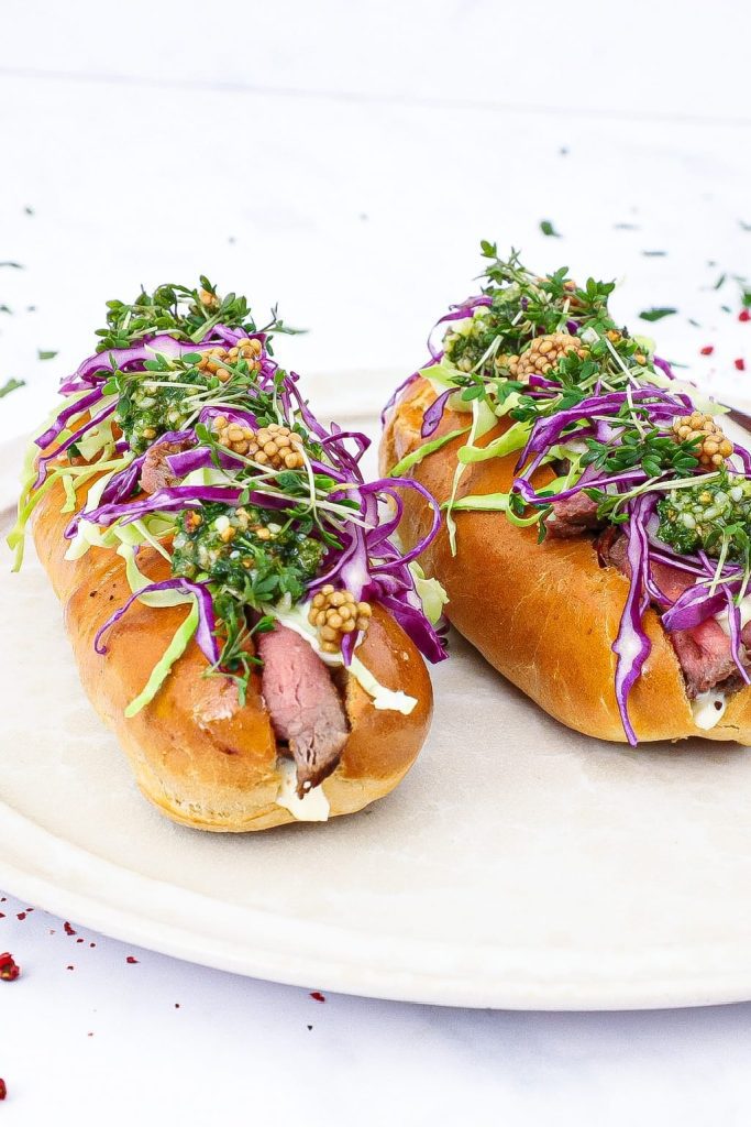 Steak dog med oksemørbrad - Opskrift på gourmet hotdog