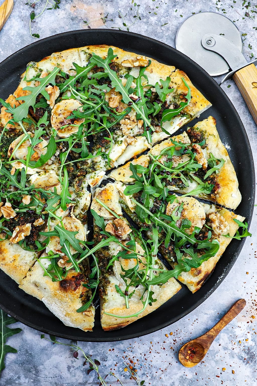 Pizza bianco med gedeost Opskrift på pizza med gedeost