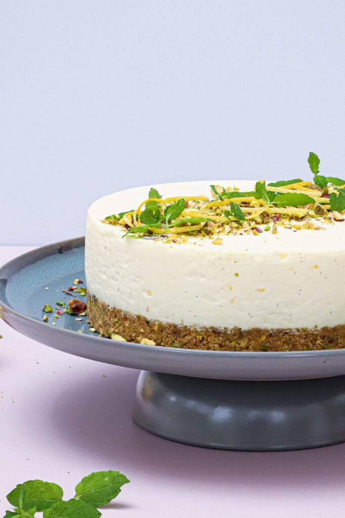 Cheesecake med citron og hyldeblomst - Opskrift på citron cheesecake