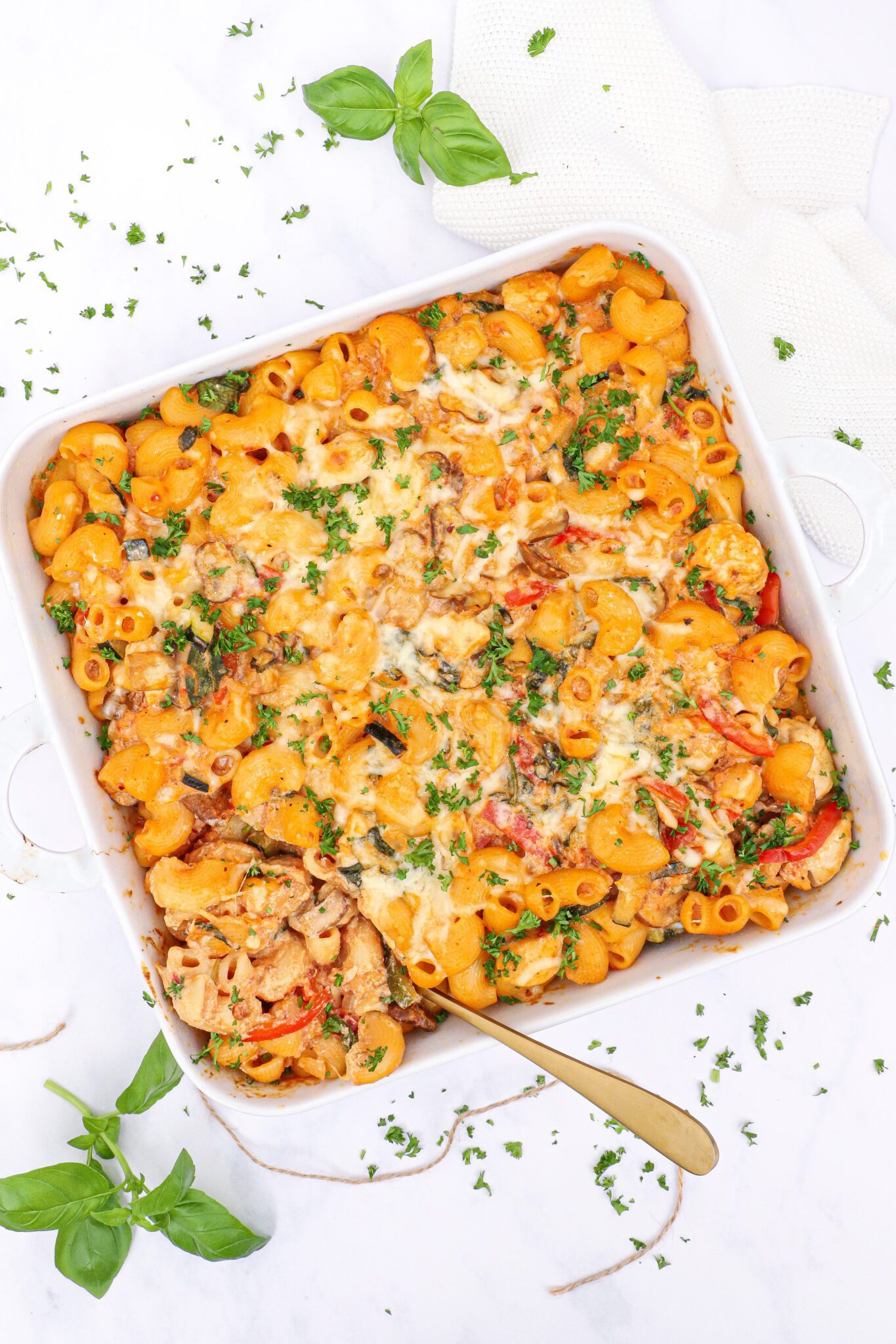 Pasta al Forno Bagt pasta med kylling, grøntsager og ricotta