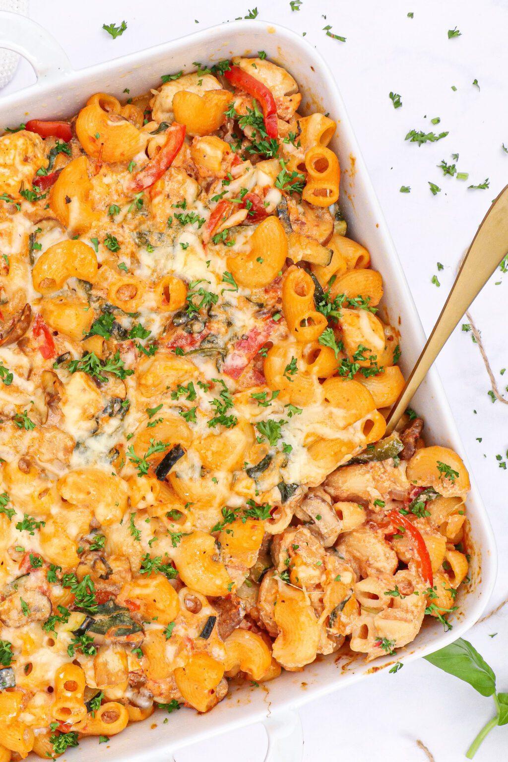 Pasta al Forno Bagt pasta med kylling, grøntsager og ricotta