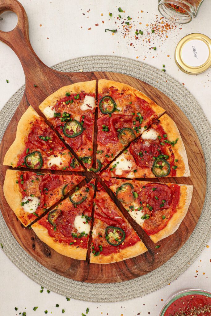 Pizza Diavolo - Opskrift på pizza med stærk salami og chili