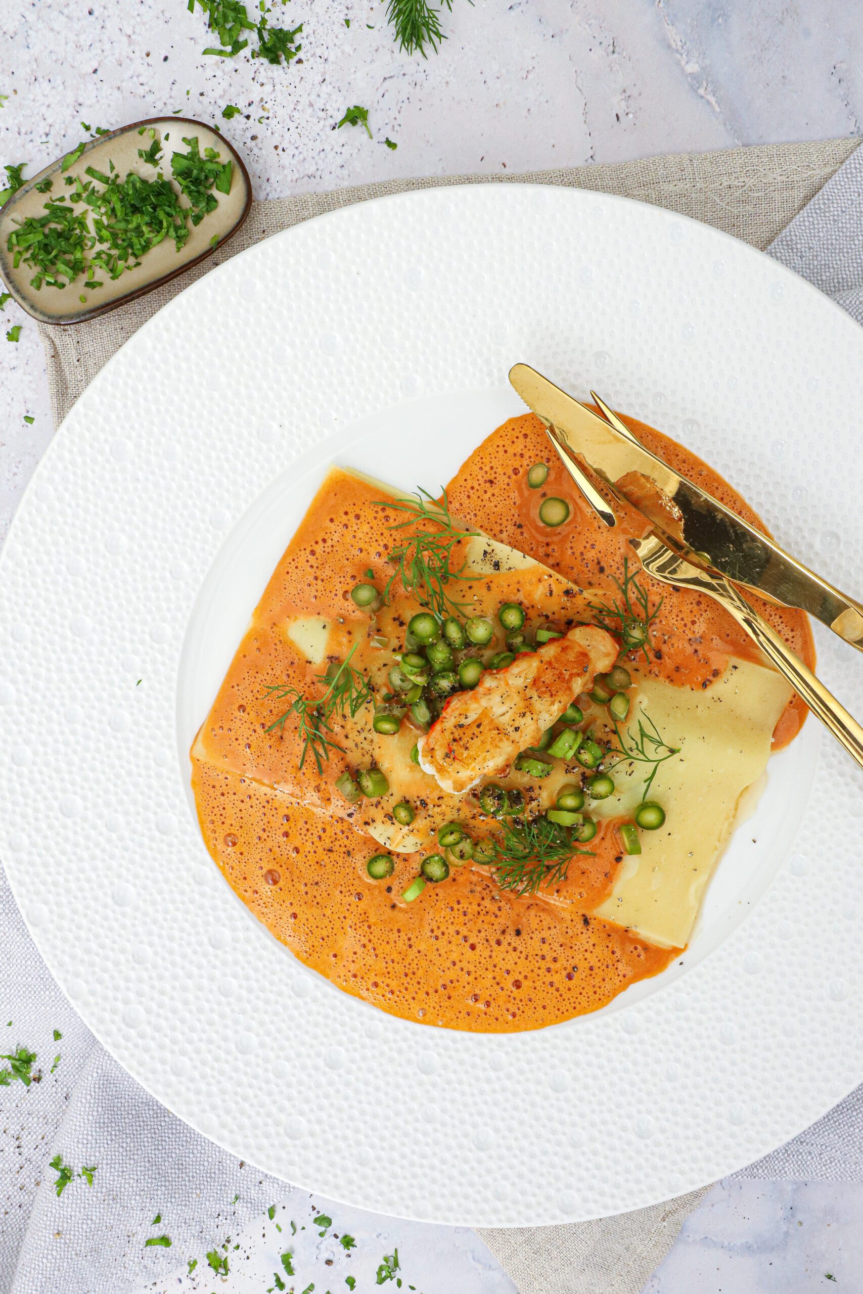 Åben ravioli med jomfruhummer og bisque Opskrift på ravioli med